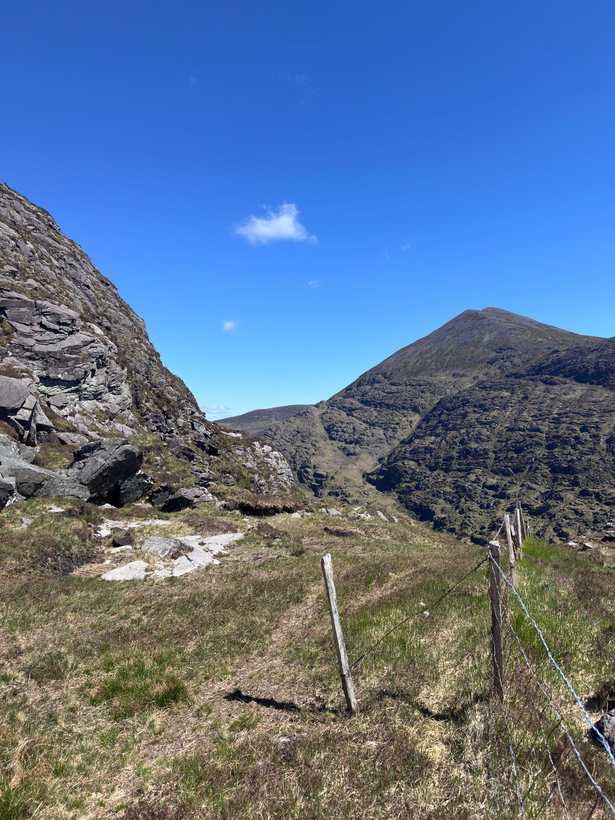 A narrow rocky hollow below the slopes of Cnoc na dTarbh
